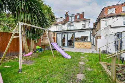 3 bedroom flat to rent, Ellesmere Road, Chiswick, London, W4