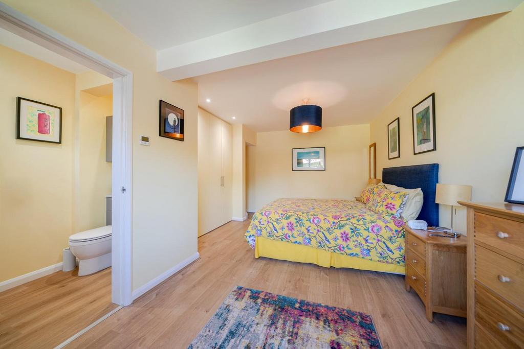 2nd view MASTER BEDROOM.jpg