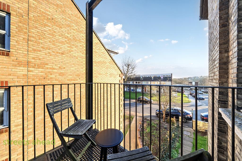 0d8a76d6-5a6e-446...