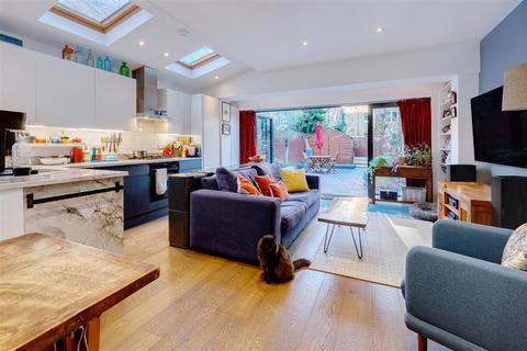 2 bedroom flat for sale, Estelle Road, Hampstead
