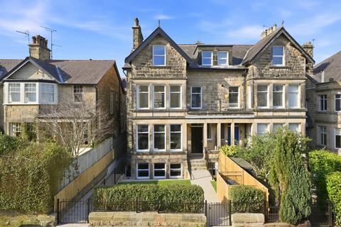 3 bedroom apartment for sale, West Cliffe Grove, Harrogate, North Yorkshire, HG2