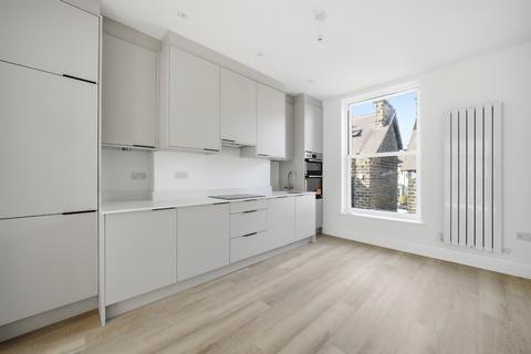 3 bedroom apartment for sale, West Cliffe Grove, Harrogate, North Yorkshire, HG2