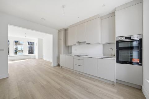 3 bedroom apartment for sale, West Cliffe Grove, Harrogate, North Yorkshire, HG2