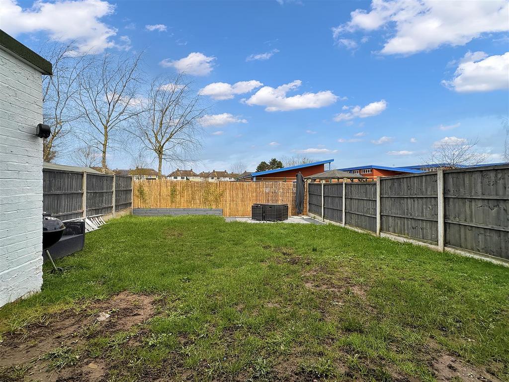 Large Rear Garden 561