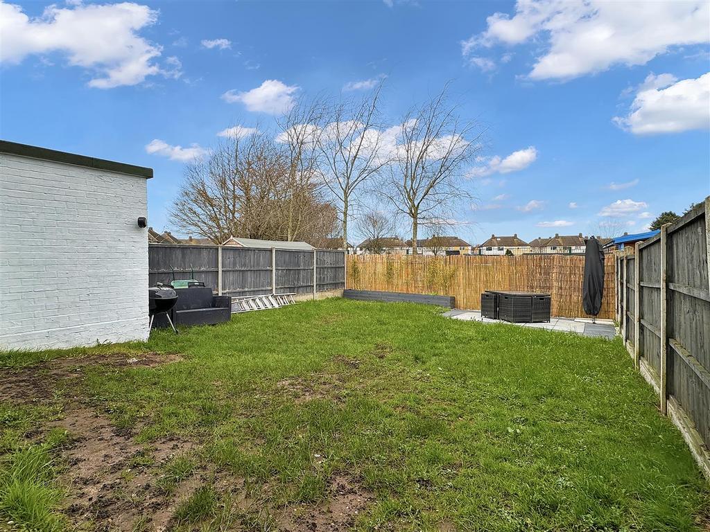 Well-Appointed Garden 551