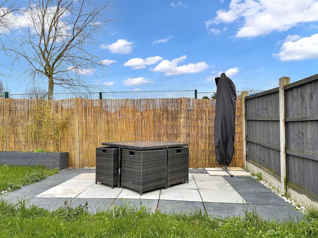 Paved Seating Area 552