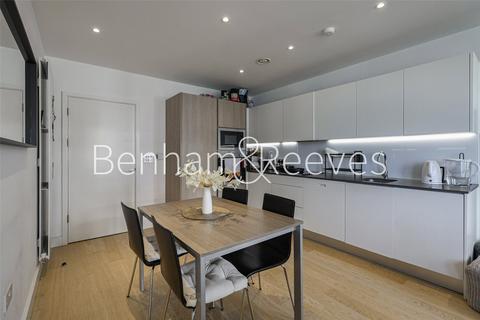 undefined, Duke of Wellington Avenue, London SE18