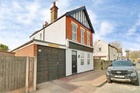 6 bedroom detached house to rent, Balmoral Road, Westcliff-on-sea, SS0
