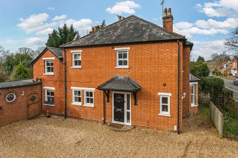 4 bedroom semi-detached house for sale, Wellington Road, Crowthorne, Berkshire