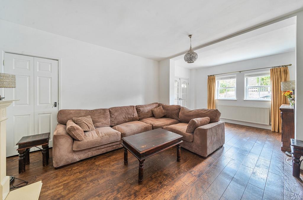 1404144-7-69983a8...