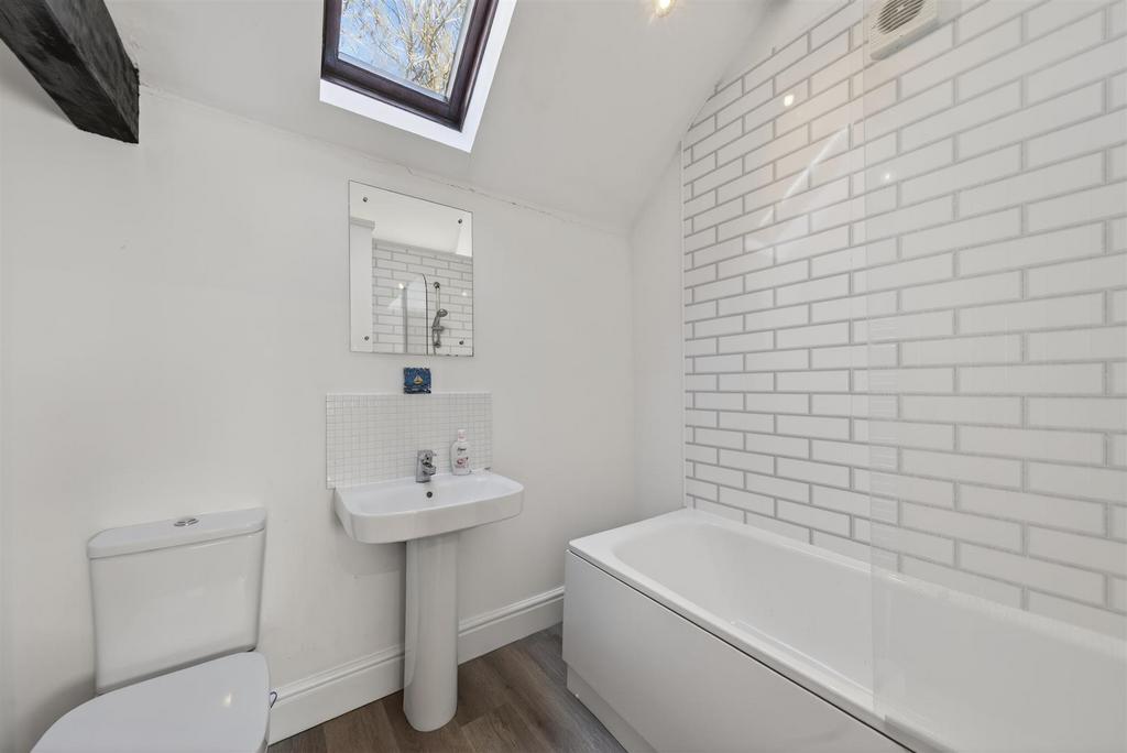 97 Sharpenhoe Rd Web39.jpg