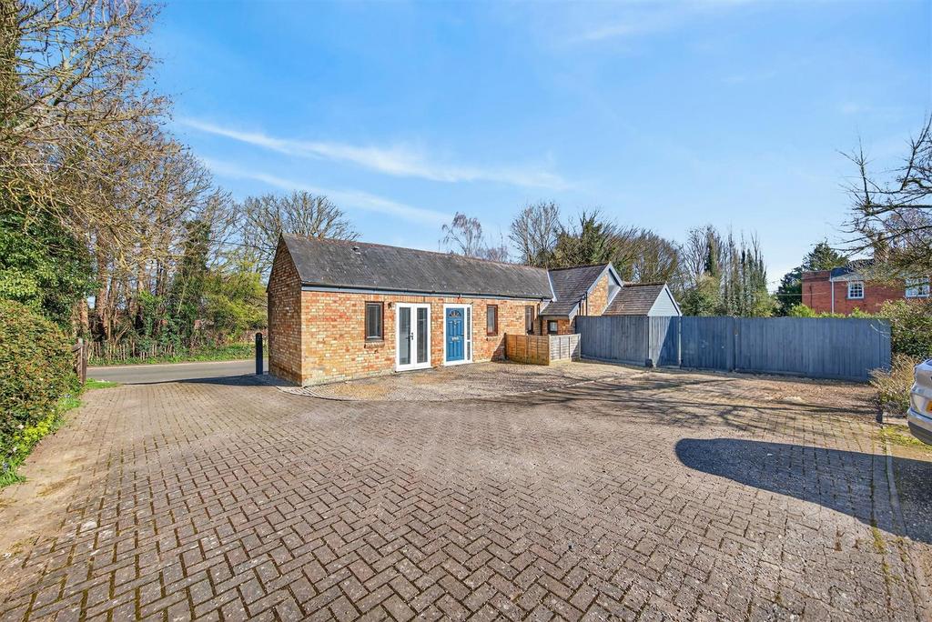 97 Sharpenhoe Rd Web01.jpg