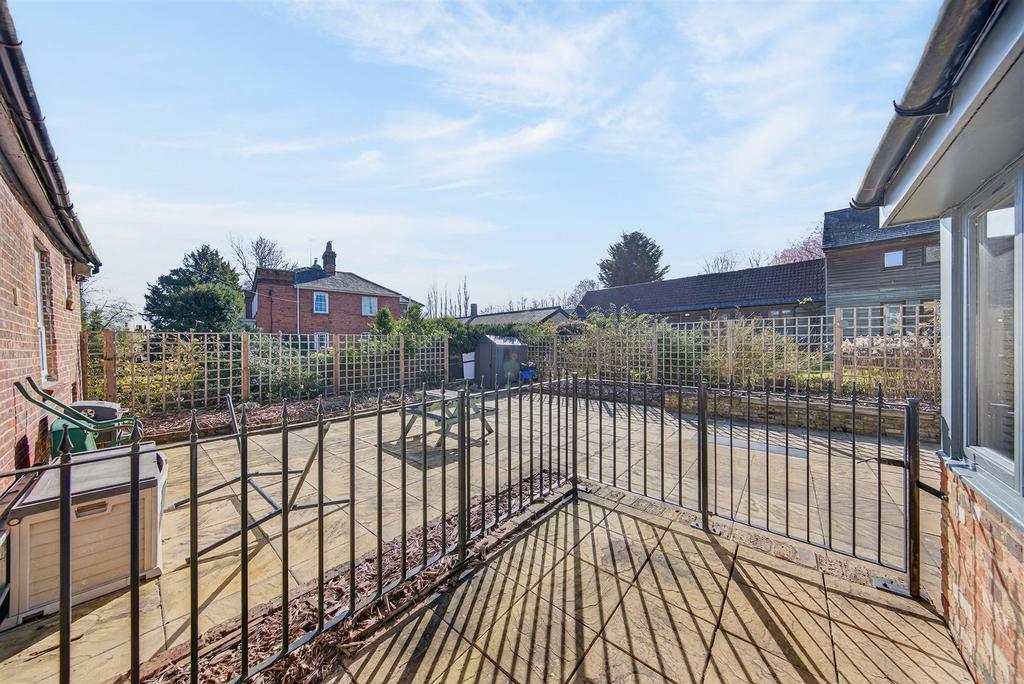 97 Sharpenhoe Rd Web05.jpg