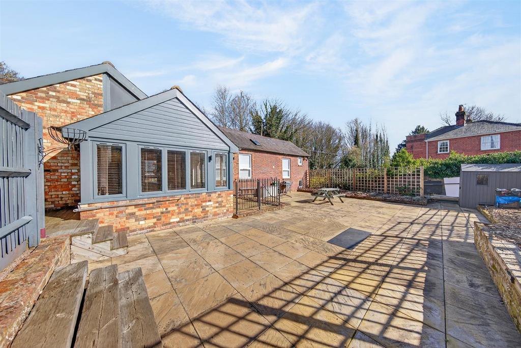 97 Sharpenhoe Rd Web06.jpg