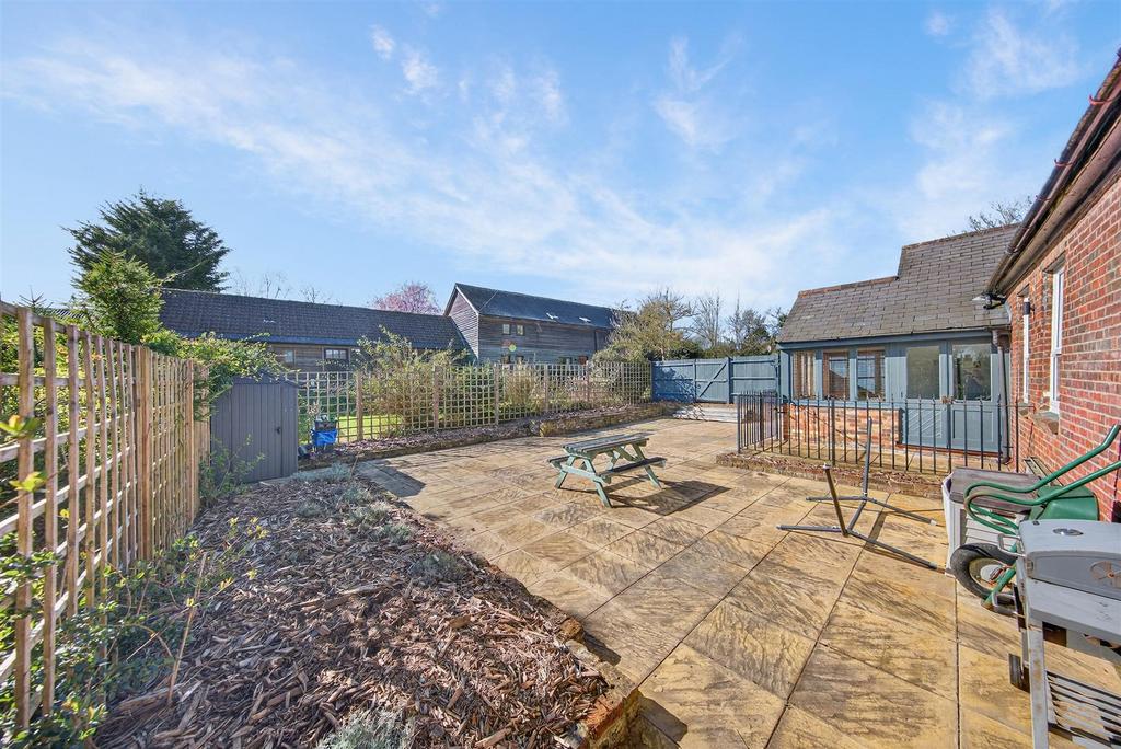 97 Sharpenhoe Rd Web08.jpg