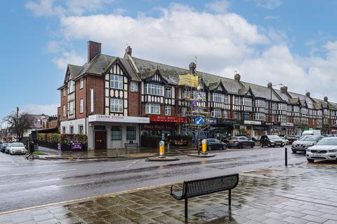 2 bedroom flat to rent, London Road, Leigh-on-sea, SS9