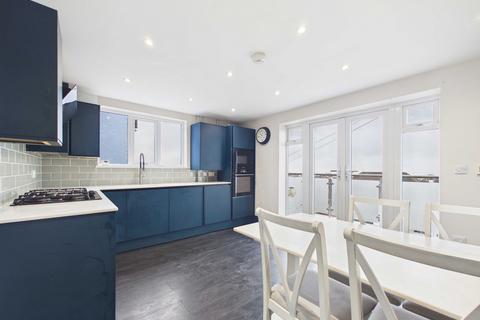 2 bedroom flat to rent, London Road, Leigh-on-sea, SS9
