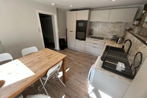 3 bedroom flat to rent, Baker Street, Stirling Town, Stirling, FK8