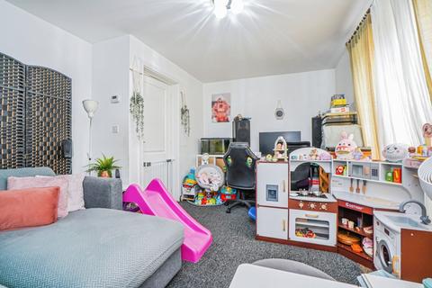 3 bedroom semi-detached house for sale, Oak Tree Place, Leeds, LS9