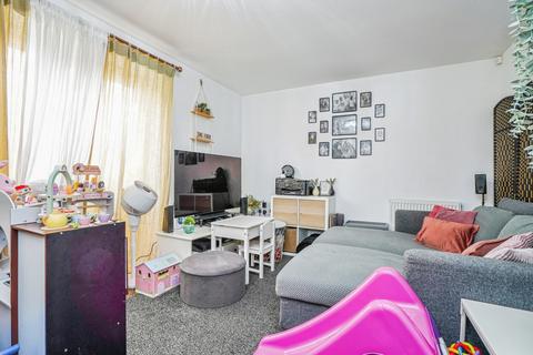 3 bedroom semi-detached house for sale, Oak Tree Place, Leeds, LS9