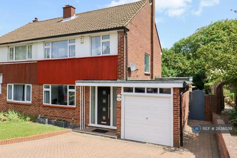 3 bedroom semi-detached house to rent, Hithercroft Road, High Wycombe, HP13