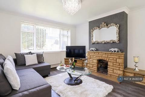 3 bedroom semi-detached house to rent, Hithercroft Road, High Wycombe, HP13