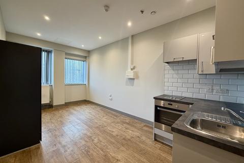 Studio to rent, Week Street