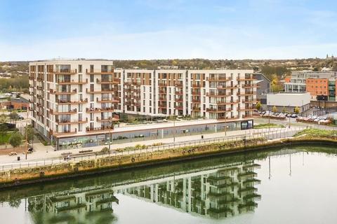 3 bedroom flat to rent, Gillingham Gate Road