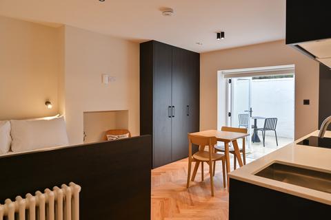 Studio to rent, St Stephen's Crescent