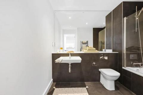 2 bedroom flat to rent, Gillingham Gate Road