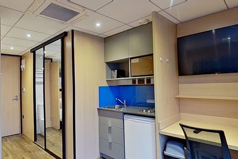 Studio to rent, Regent Street