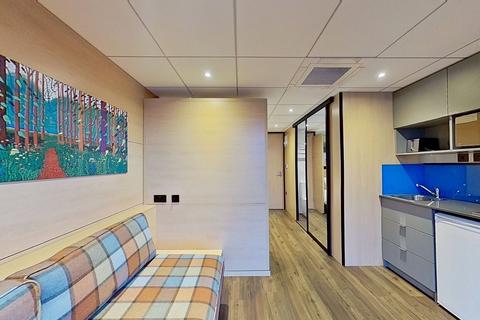 Studio to rent, Regent Street