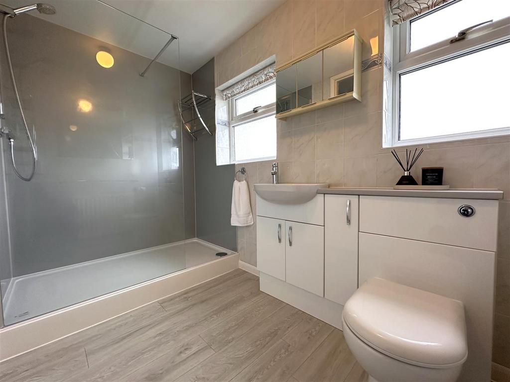 Stylish Modern Shower Room 201