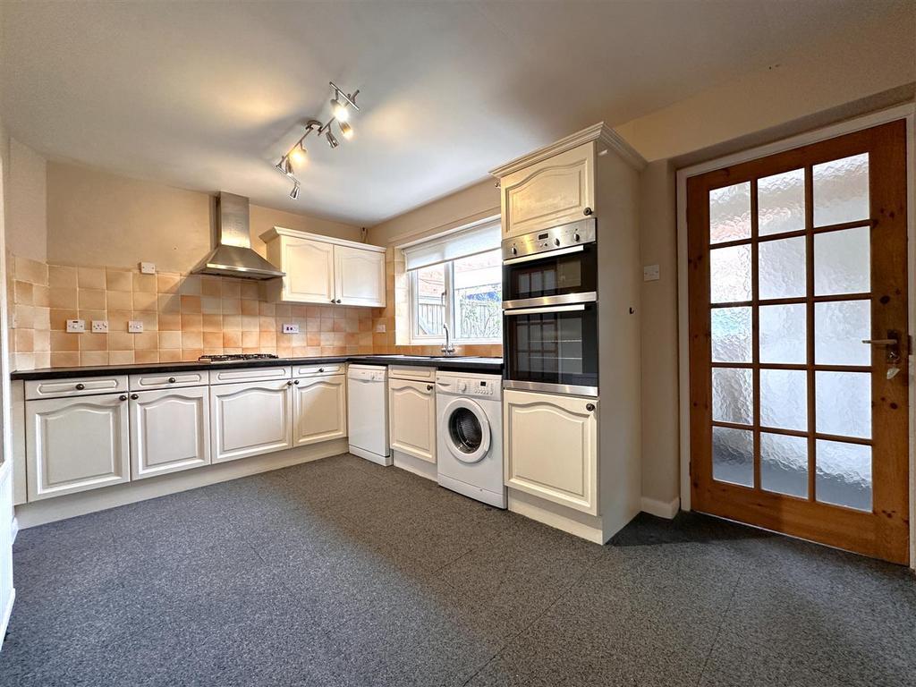 Sizeable Breakfast Kitchen 240