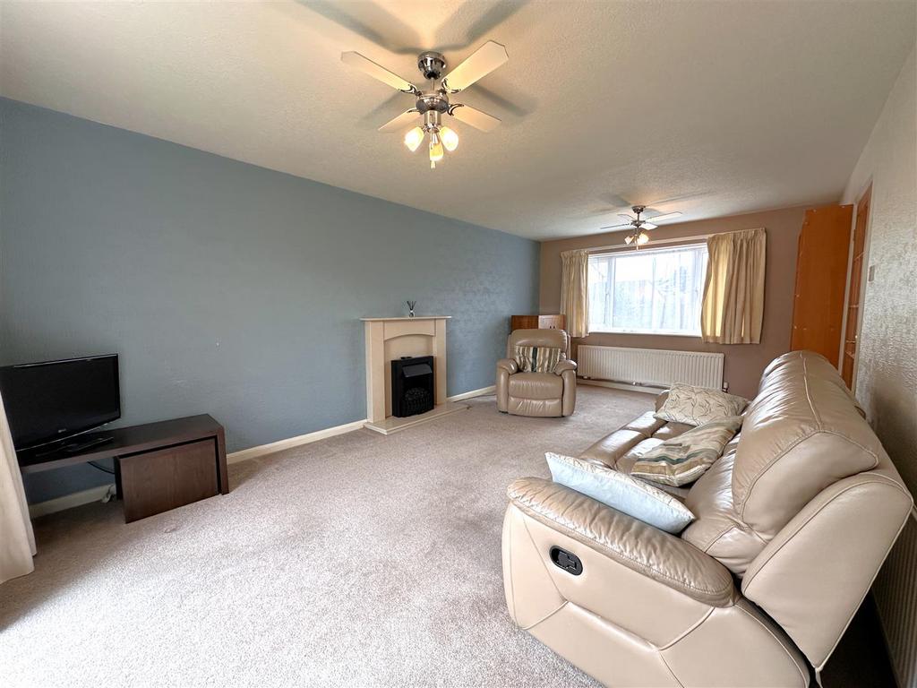 Dual-Aspect Living Room 274
