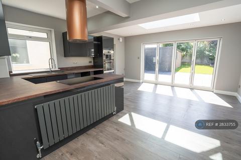 3 bedroom semi-detached house to rent, Riversleigh Avenue, Blackpool, FY1