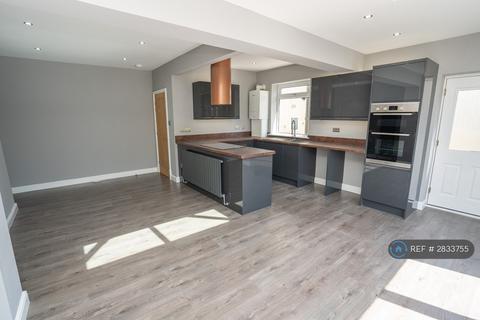 3 bedroom semi-detached house to rent, Riversleigh Avenue, Blackpool, FY1