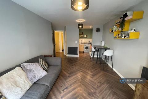 undefined, Five Mins To Tube. Private Parking, Harrow, HA2