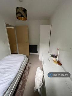 undefined, Five Mins To Tube. Private Parking, Harrow, HA2