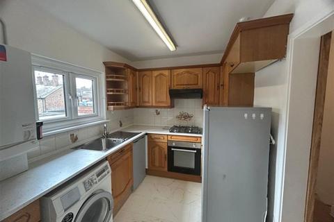 2 bedroom flat to rent, Station Road, Harpenden