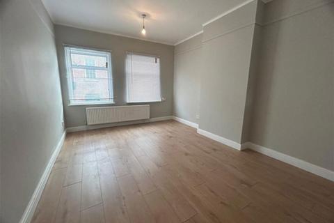 2 bedroom flat to rent, Station Road, Harpenden