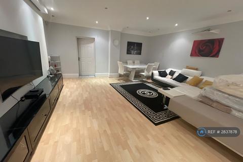 1 bedroom in a house share to rent, Holland Park Avenue, Ilford, IG3