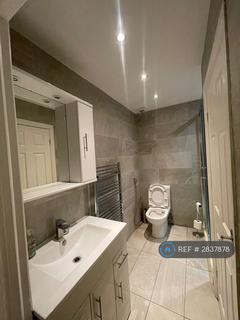 1 bedroom in a house share to rent, Holland Park Avenue, Ilford, IG3