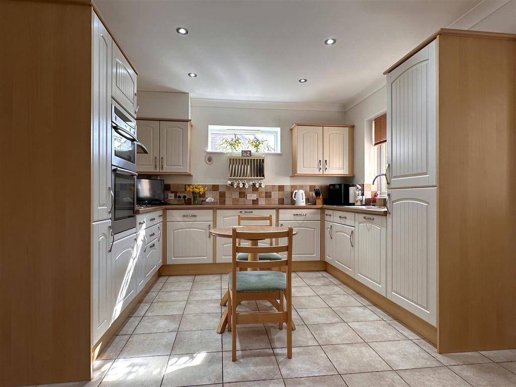 Contemporary Kitchen 187