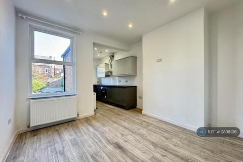 3 bedroom terraced house to rent, Oakland Road, Sheffield, S6