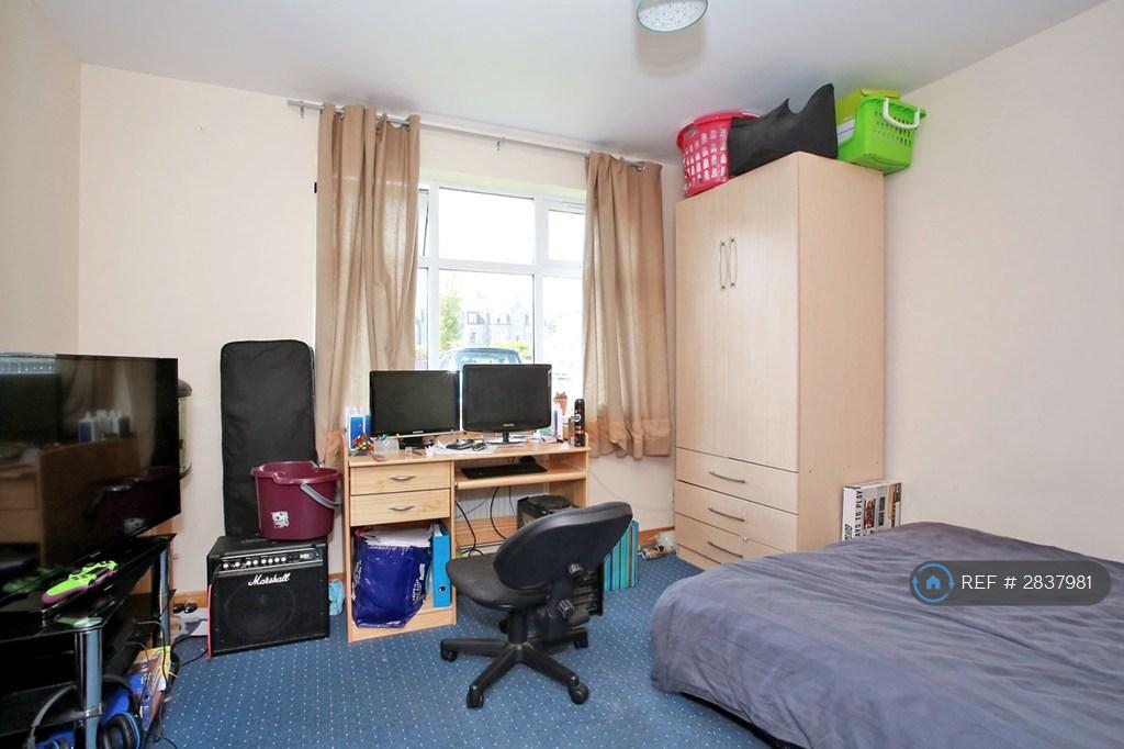 Lower Double Bedroom.