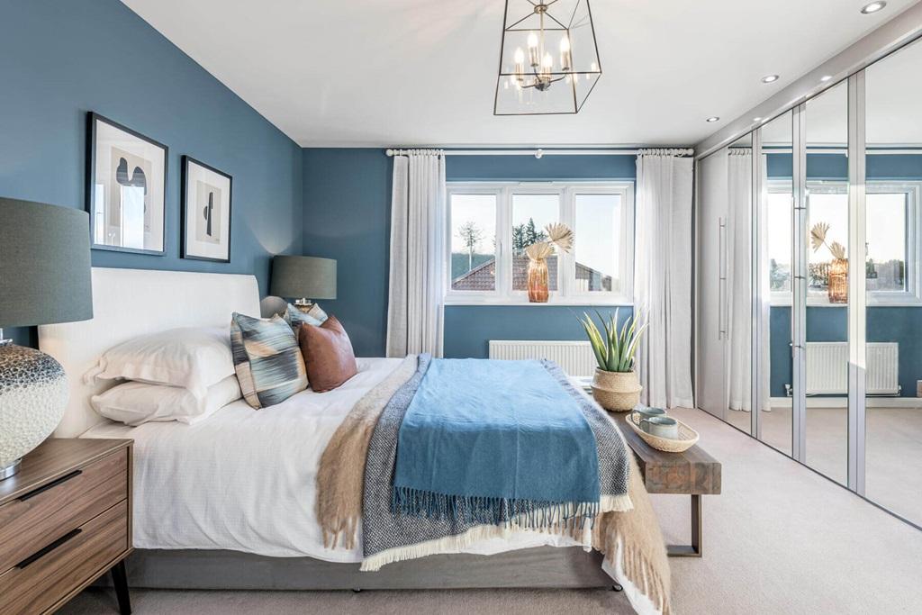 Main bedroom with plenty of space for wardrobes