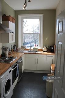 2 bedroom flat to rent, Alexander Court, Surbiton, KT6