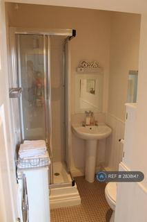 2 bedroom flat to rent, Alexander Court, Surbiton, KT6