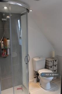 2 bedroom flat to rent, Alexander Court, Surbiton, KT6